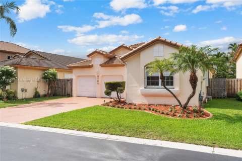 House in Doral, Florida 4 bedrooms, 205.04 sq.m. № 1875051 - photo 2