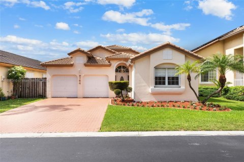 House in Doral, Florida 4 bedrooms, 205.04 sq.m. № 1875051 - photo 1