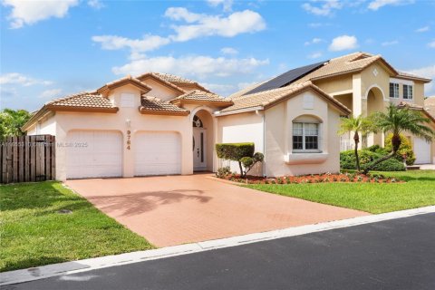 House in Doral, Florida 4 bedrooms, 205.04 sq.m. № 1875051 - photo 3