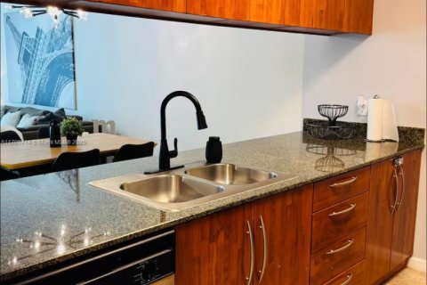 Condo in Miami, Florida, 1 bedroom  № 2076735 - photo 13