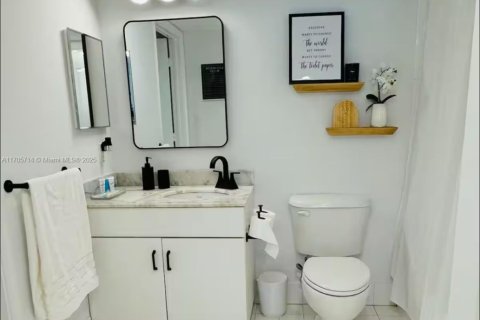 Condo in Miami, Florida, 1 bedroom  № 2076735 - photo 24