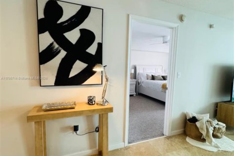 Condo in Miami, Florida, 1 bedroom  № 2076735 - photo 8