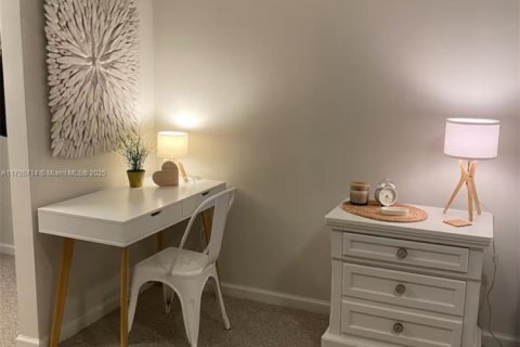 Condo in Miami, Florida, 1 bedroom  № 2076735 - photo 17