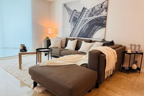 Condo in Miami, Florida, 1 bedroom  № 2076735 - photo 2
