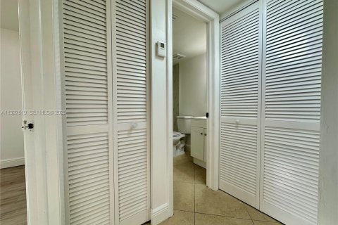 Снять в аренду кондоминиум в Мирамар, Флорида 2 спальни, 76.18м2, № 1986287 - фото 6