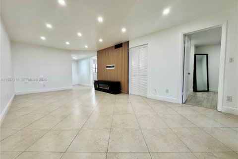 Снять в аренду кондоминиум в Мирамар, Флорида 2 спальни, 76.18м2, № 1986287 - фото 8