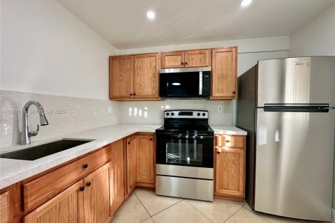 Снять в аренду кондоминиум в Мирамар, Флорида 2 спальни, 76.18м2, № 1986287 - фото 2