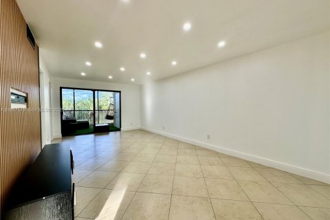 Снять в аренду кондоминиум в Мирамар, Флорида 2 спальни, 76.18м2, № 1986287 - фото 1