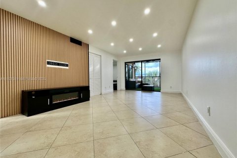 Снять в аренду кондоминиум в Мирамар, Флорида 2 спальни, 76.18м2, № 1986287 - фото 3