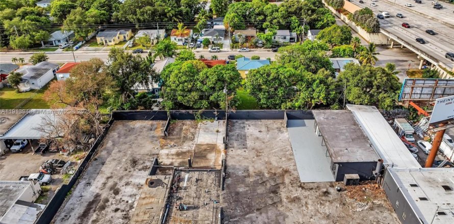 Propiedad comercial en Miami, Florida № 2158543