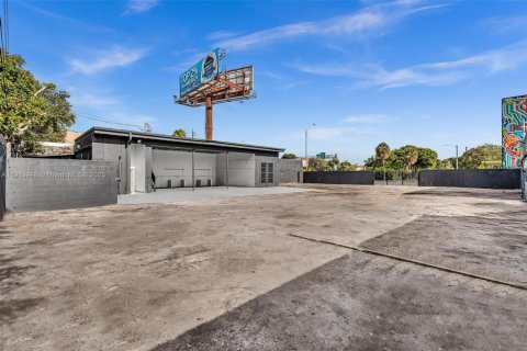 Propiedad comercial en venta en Miami, Florida № 2158543 - foto 20