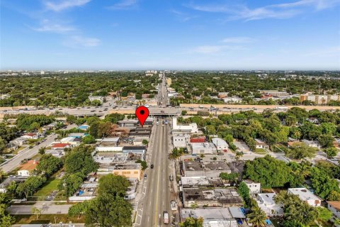 Propiedad comercial en venta en Miami, Florida № 2158543 - foto 6