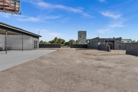 Propiedad comercial en venta en Miami, Florida № 2158543 - foto 21