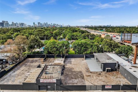 Propiedad comercial en venta en Miami, Florida № 2158543 - foto 8