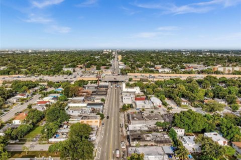 Propiedad comercial en venta en Miami, Florida № 2158543 - foto 7