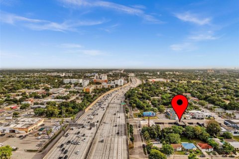 Propiedad comercial en venta en Miami, Florida № 2158543 - foto 2