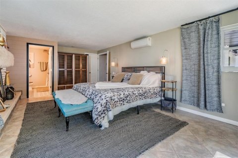Villa ou maison à vendre à Tarpon Springs, Floride: 5 chambres, 242.38 m2 № 2207379 - photo 15