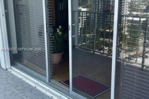 Condominio en venta en Sunny Isles Beach, Florida, 2 dormitorios, 113.34 m2 № 2189849 - foto 19