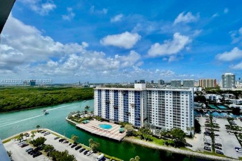 Condominio en venta en Sunny Isles Beach, Florida, 2 dormitorios, 113.34 m2 № 2189849 - foto 12