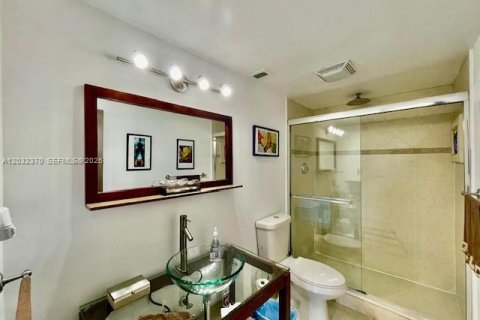 Condominio en venta en Sunny Isles Beach, Florida, 2 dormitorios, 113.34 m2 № 2189849 - foto 13