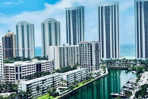 Condominio en venta en Sunny Isles Beach, Florida, 2 dormitorios, 113.34 m2 № 2189849 - foto 26