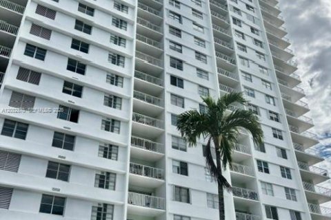 Condominio en venta en Sunny Isles Beach, Florida, 2 dormitorios, 113.34 m2 № 2189849 - foto 22