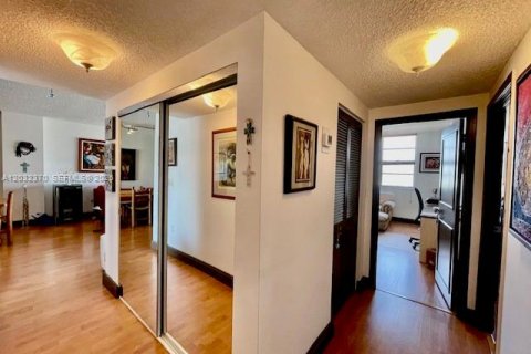 Condominio en venta en Sunny Isles Beach, Florida, 2 dormitorios, 113.34 m2 № 2189849 - foto 9