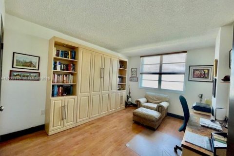 Condominio en venta en Sunny Isles Beach, Florida, 2 dormitorios, 113.34 m2 № 2189849 - foto 10