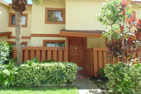 Touwnhouse à vendre à Sunrise, Floride: 2 chambres, 107.02 m2 № 1930317 - photo 1