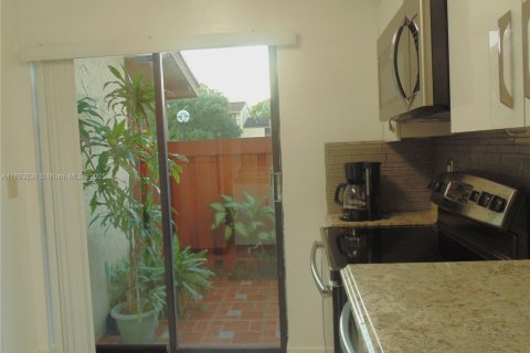 Touwnhouse à vendre à Sunrise, Floride: 2 chambres, 107.02 m2 № 1930317 - photo 9