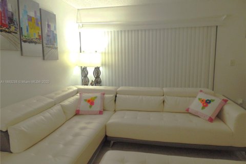 Touwnhouse à vendre à Sunrise, Floride: 2 chambres, 107.02 m2 № 1930317 - photo 11