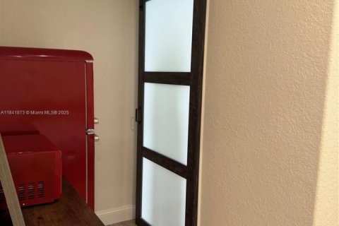 Immobilier commercial à louer à Miami, Floride № 1838695 - photo 5