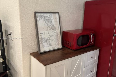 Immobilier commercial à louer à Miami, Floride № 1838695 - photo 3