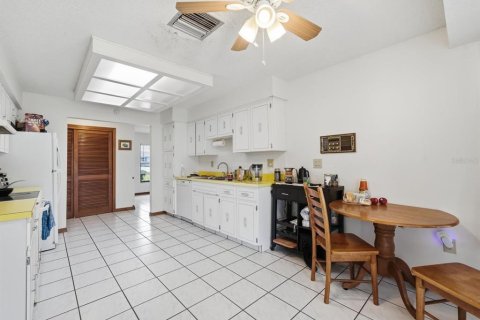 Casa en venta en Spring Hill, Florida, 2 dormitorios, 141.95 m2 № 2203131 - foto 5