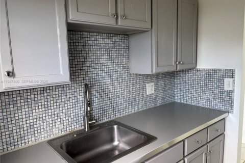 Condominio en venta en Hollywood, Florida, 1 dormitorio, 83.43 m2 № 2025849 - foto 11