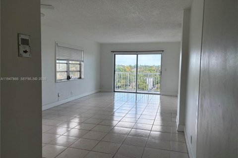 Condominio en venta en Hollywood, Florida, 1 dormitorio, 83.43 m2 № 2025849 - foto 6