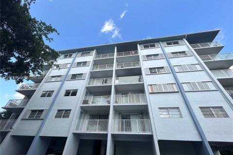 Condominio en venta en Hollywood, Florida, 1 dormitorio, 83.43 m2 № 2025849 - foto 2