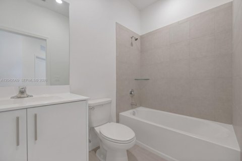Touwnhouse à vendre à Pembroke Pines, Floride: 3 chambres, 163.14 m2 № 2240962 - photo 9