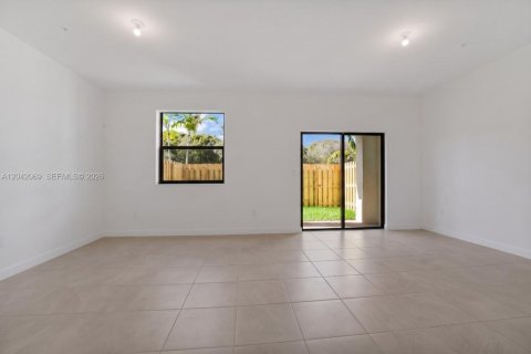 Touwnhouse à vendre à Pembroke Pines, Floride: 3 chambres, 163.14 m2 № 2240962 - photo 2