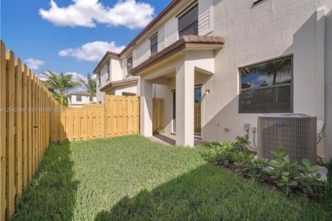 Touwnhouse à vendre à Pembroke Pines, Floride: 3 chambres, 163.14 m2 № 2240962 - photo 13