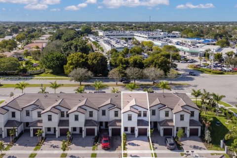 Touwnhouse à vendre à Pembroke Pines, Floride: 3 chambres, 163.14 m2 № 2240962 - photo 16