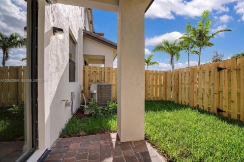 Touwnhouse à vendre à Pembroke Pines, Floride: 3 chambres, 163.14 m2 № 2240962 - photo 12