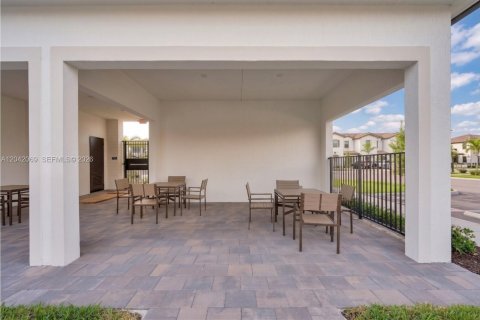 Touwnhouse à vendre à Pembroke Pines, Floride: 3 chambres, 163.14 m2 № 2240962 - photo 14
