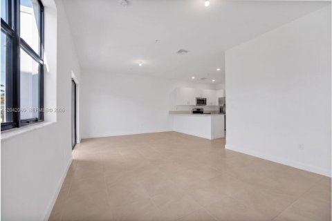 Touwnhouse à vendre à Pembroke Pines, Floride: 3 chambres, 163.14 m2 № 2240962 - photo 3