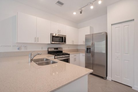 Touwnhouse à vendre à Pembroke Pines, Floride: 3 chambres, 163.14 m2 № 2240962 - photo 6