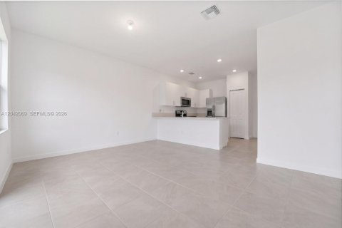 Touwnhouse à vendre à Pembroke Pines, Floride: 3 chambres, 163.14 m2 № 2240962 - photo 4