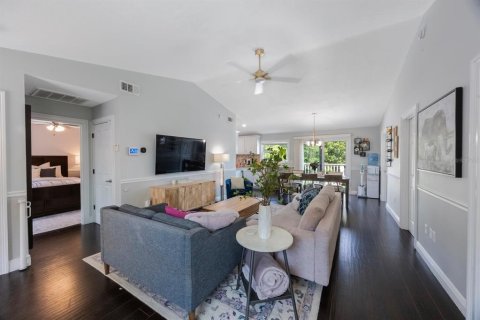 Casa en venta en Tarpon Springs, Florida, 4 dormitorios, 184.04 m2 № 1612913 - foto 4