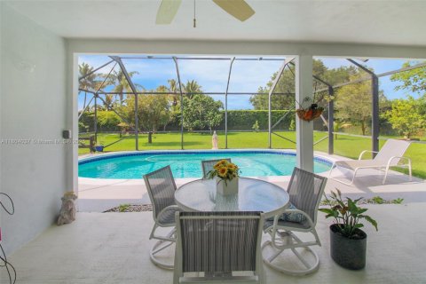 House in Davie, Florida 2 bedrooms, 125.42 sq.m. № 1739855 - photo 25