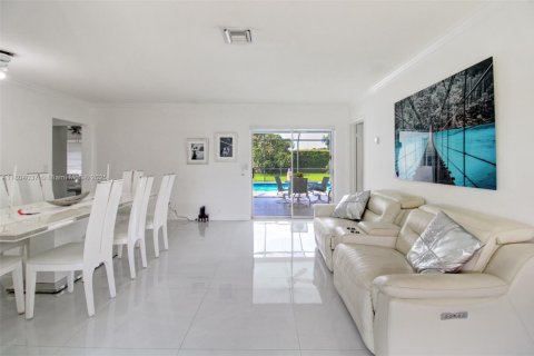 House in Davie, Florida 2 bedrooms, 125.42 sq.m. № 1739855 - photo 13