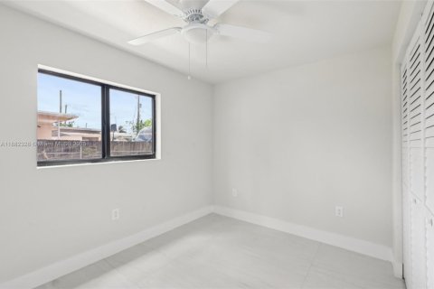 Townhouse in Miami, Florida 3 bedrooms № 2037267 - photo 6